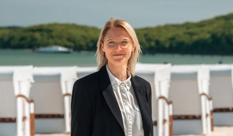 Caroline Schumacher, Personal-Supervisorin der Arkona Strandresidenzen am Strand von Binz