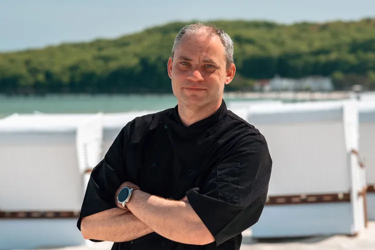 Thomas Fietz, erfahrener Leiter des Frühstücksservice bei Arkona Strandresidenzen